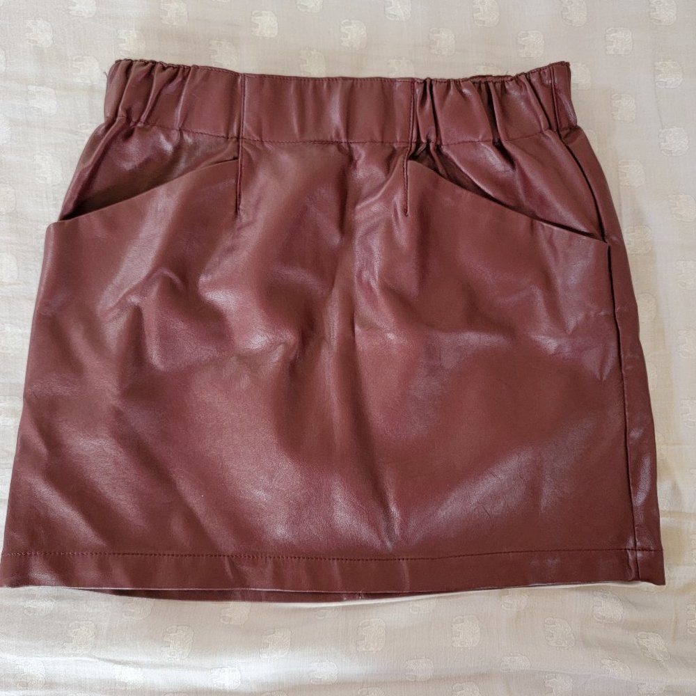 Faux leather skirt burgundy